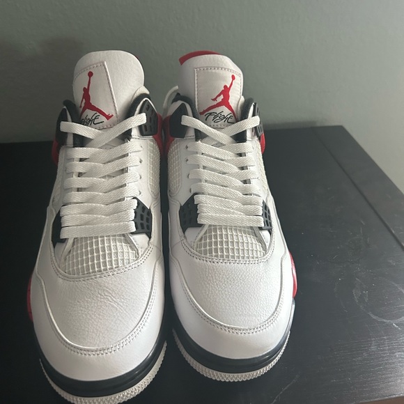 Jordan 4 retro cement - Picture 2 of 4